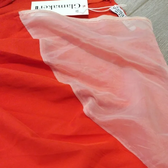 Chic Red Romper with Flared Sleeves - Picture 5 of 13